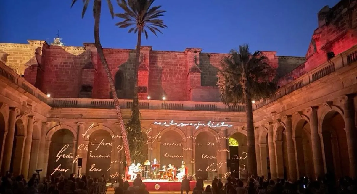 Concierto en un claustro de Almería